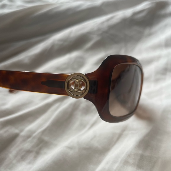 Chanel tortoise vintage sunglasses - Picture 2 of 9